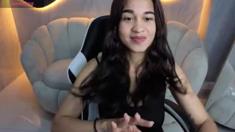 Snapshot of maia_tx chatting on 09/23/25, 12:30 Online 800 to 1400 online show from 09/23/25, 12:30