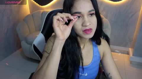 Snapshot of maia_tx chatting on 10/24/25, 01:07 Online 800 to 1400 online show from 10/24/25, 01:07