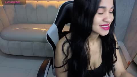 Snapshot of maia_tx chatting on 10/28/25, 01:47 Online 800 to 1400 online show from 10/28/25, 01:47