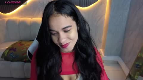 Snapshot of maia_tx chatting on 11/01/25, 01:02 Online 800 to 1400 online show from 11/01/25, 01:02