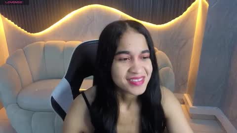 Snapshot of maia_tx chatting on 11/09/25, 12:58 Online 800 to 1400 online show from 11/09/25, 12:58