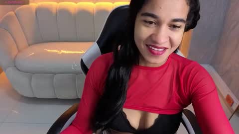 Snapshot of maia_tx chatting on 11/13/25, 01:43 Online 800 to 1400 online show from 11/13/25, 01:43