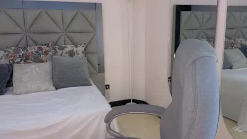 Snapshot of maiaa_ruiz chatting on 11/15/25, 02:57 Maiaa Ruiz online show from 11/15/25, 02:57