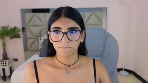 Snapshot of maiaa_ruiz chatting on 11/18/25, 02:43 Maiaa Ruiz online show from 11/18/25, 02:43