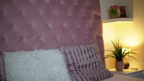  Maia  online show from 11/11/25, 09:37