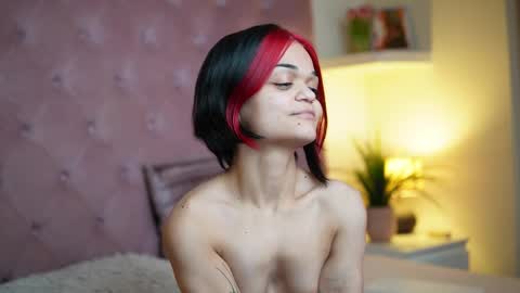  Maia  online show from 12/13/25, 07:53