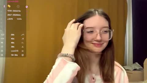 Snapshot of maidacompston chatting on 10/24/25, 08:33 Elina online show from 10/24/25, 08:33