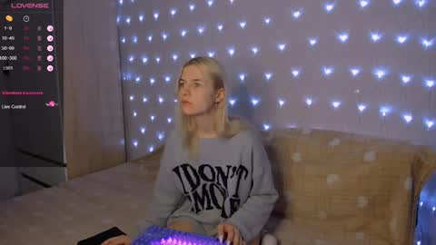 Your kitty online show from 02/11/25, 02:35