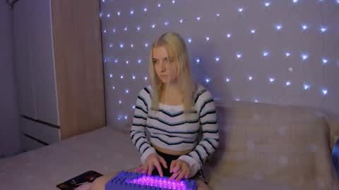 Your kitty online show from 09/27/25, 03:50