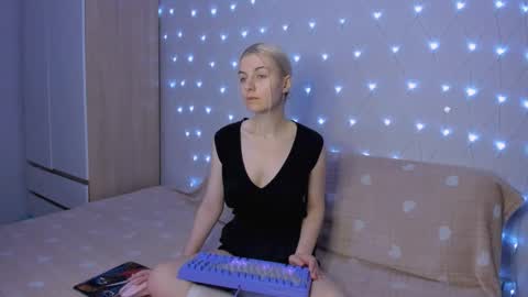 Your kitty online show from 11/22/25, 04:06