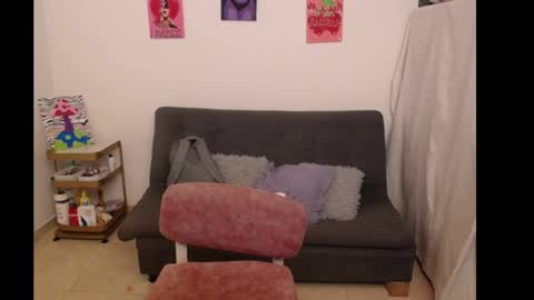 maily online show from 12/02/25, 01:22