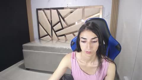 Snapshot of maily_a_ chatting on 11/16/25, 03:01 Maily online show from 11/16/25, 03:01