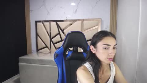 Snapshot of maily_a_ chatting on 11/19/25, 02:55 Maily online show from 11/19/25, 02:55