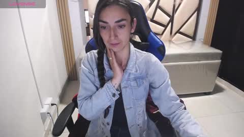 Snapshot of maily_a_ chatting on 11/24/25, 02:55 Maily online show from 11/24/25, 02:55