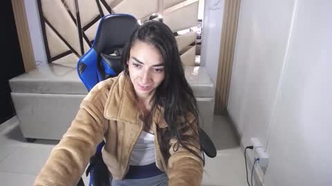 Snapshot of maily_a_ chatting on 11/27/25, 02:46 Maily online show from 11/27/25, 02:46