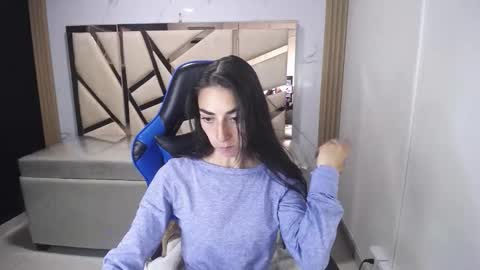 Snapshot of maily_a_ chatting on 11/29/25, 02:58 Maily online show from 11/29/25, 02:58