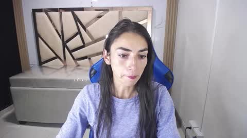 Snapshot of maily_a_ chatting on 11/30/25, 02:48 Maily online show from 11/30/25, 02:48