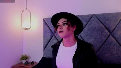 Snapshot of maiskeenzamara chatting on 12/15/25, 02:54 Zamara.... online show from 12/15/25, 02:54