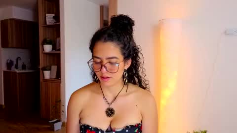   Lauu online show from 04/10/26, 08:24