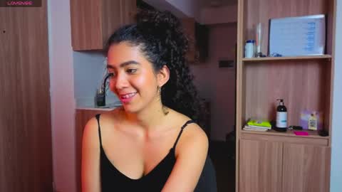 Snapshot of maithe_perroni chatting on 05/27/26, 01:57 Lauu online show from 05/27/26, 01:57