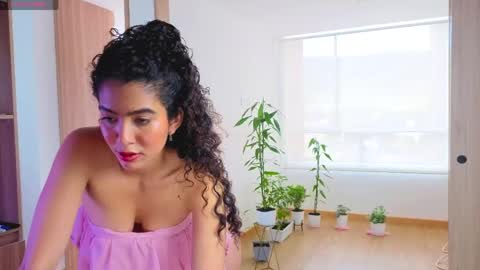 Snapshot of maithe_perroni chatting on 06/02/26, 06:32 Lauu online show from 06/02/26, 06:32