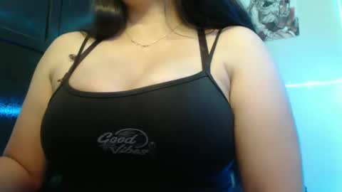 Snapshot of maitte_22 chatting on 12/14/24, 02:12 Hello friends Im on another account online show from 12/14/24, 02:12