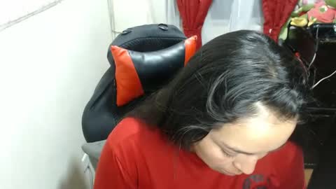 Snapshot of maitte_22 chatting on 01/20/25, 01:28 Hello friends Im on another account online show from 01/20/25, 01:28