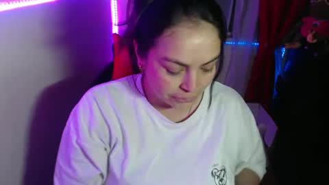 Snapshot of maitte_22 chatting on 01/26/25, 12:26 Hello friends Im on another account online show from 01/26/25, 12:26