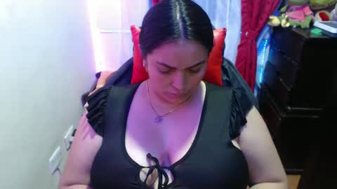Snapshot of maitte_22 chatting on 02/07/25, 08:11 Hello friends Im on another account online show from 02/07/25, 08:11