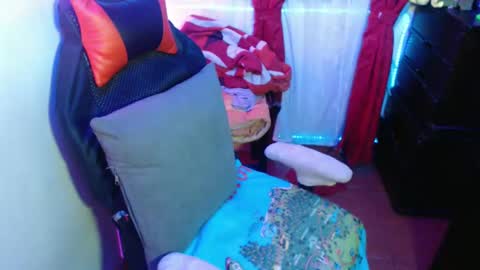 Snapshot of maitte_22 chatting on 02/09/25, 12:49 Hello friends Im on another account online show from 02/09/25, 12:49