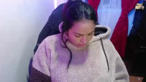 Snapshot of maitte_22 chatting on 02/20/25, 01:36 Hello friends Im on another account online show from 02/20/25, 01:36