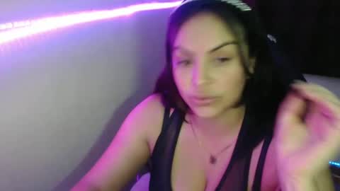 Snapshot of maitte_22 chatting on 03/03/25, 01:31 Hello friends Im on another account online show from 03/03/25, 01:31