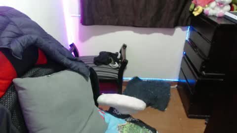 Snapshot of maitte_22 chatting on 03/07/25, 05:18 Hello friends Im on another account online show from 03/07/25, 05:18