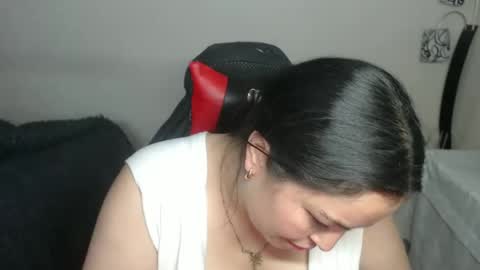 Snapshot of maitte_22 chatting on 10/28/25, 02:04 Hello friends Im on another account online show from 10/28/25, 02:04