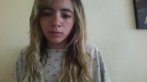 majo_gomezz online show from 12/17/25, 04:35