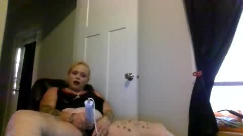 make_me_cum_69x online show from 05/17/26, 12:01