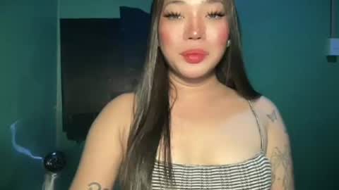 Snapshot of makemesquirt_xxx chatting on 05/20/26, 01:45 KEANA online show from 05/20/26, 01:45