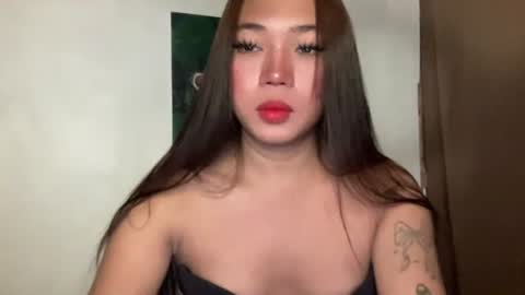 Snapshot of makemesquirt_xxx chatting on 05/25/26, 01:00 KEANA online show from 05/25/26, 01:00