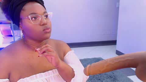 makena online show from 01/30/25, 03:22