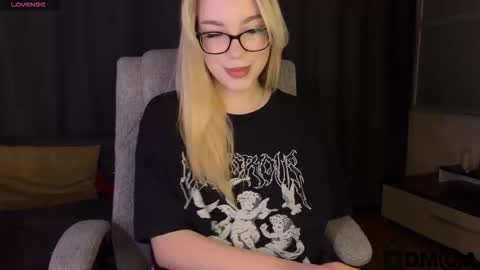 maksisisia online show from 03/17/26, 03:37