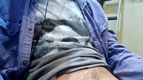 Snapshot of makukabig chatting on 10/15/25, 02:17 makukabig online show from 10/15/25, 02:17