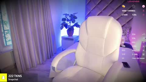 Snapshot of malaia_hills chatting on 09/29/25, 07:19 Call Me Mala online show from 09/29/25, 07:19