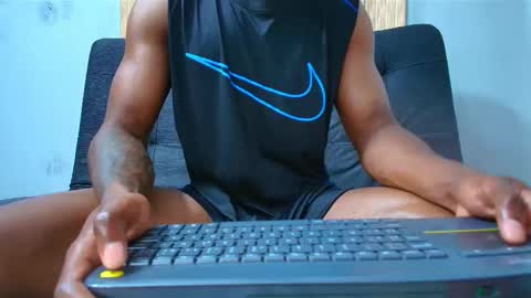 Snapshot of malcompierce chatting on 10/23/25, 01:16 Malcom online show from 10/23/25, 01:16