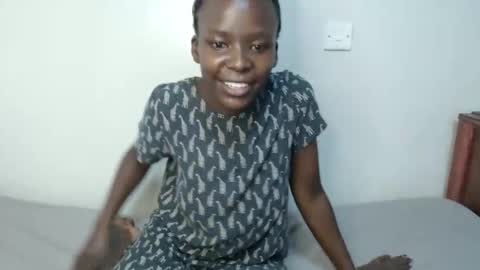 Snapshot of malia_latifa chatting on 10/27/25, 12:42 lati online show from 10/27/25, 12:42