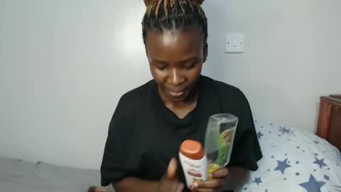 Snapshot of malia_latifa chatting on 10/30/25, 02:07 lati online show from 10/30/25, 02:07