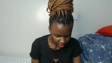 Snapshot of malia_latifa chatting on 11/01/25, 12:29 lati online show from 11/01/25, 12:29