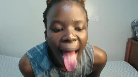 Snapshot of malia_latifa chatting on 11/26/25, 12:39 lati online show from 11/26/25, 12:39