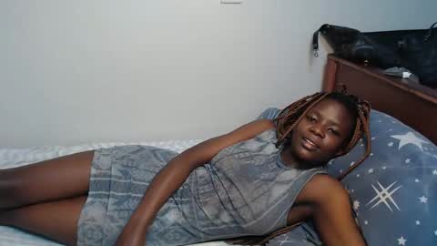 Snapshot of malia_latifa chatting on 11/28/25, 01:19 lati online show from 11/28/25, 01:19