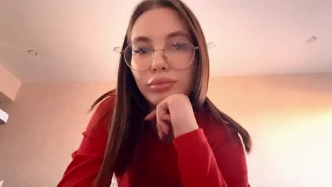 Phoebe online show from 05/26/26, 12:23