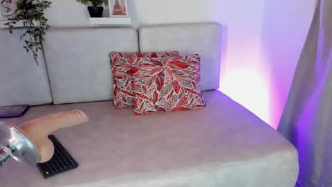 Snapshot of malka_burning chatting on 02/14/25, 02:28 Malka online show from 02/14/25, 02:28